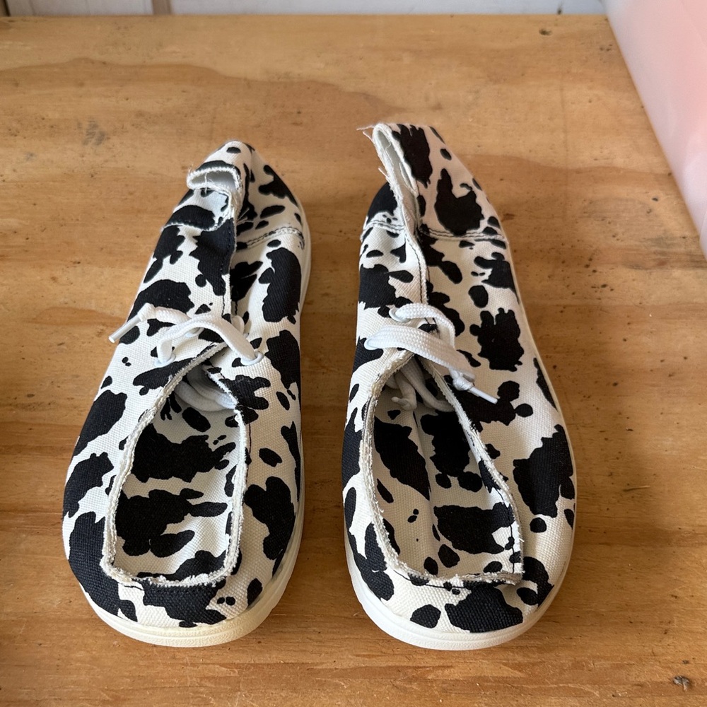 🆕 NWOT Black and White Cow Print Shoes, new with no tags
